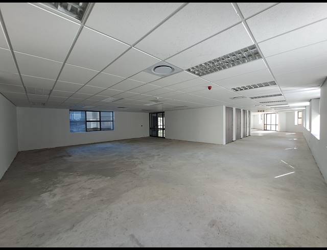 1,575M² OFFICE TO LET IN ILLOVO